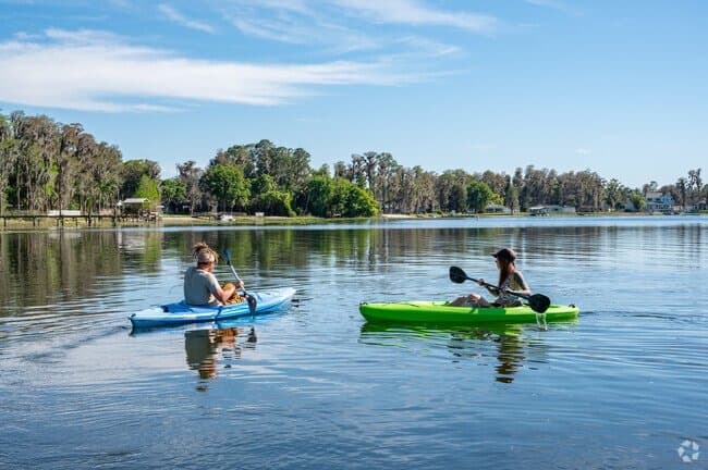 Moon Lake, New Port Richey: The Four Miles of Roses in the Pine Flats