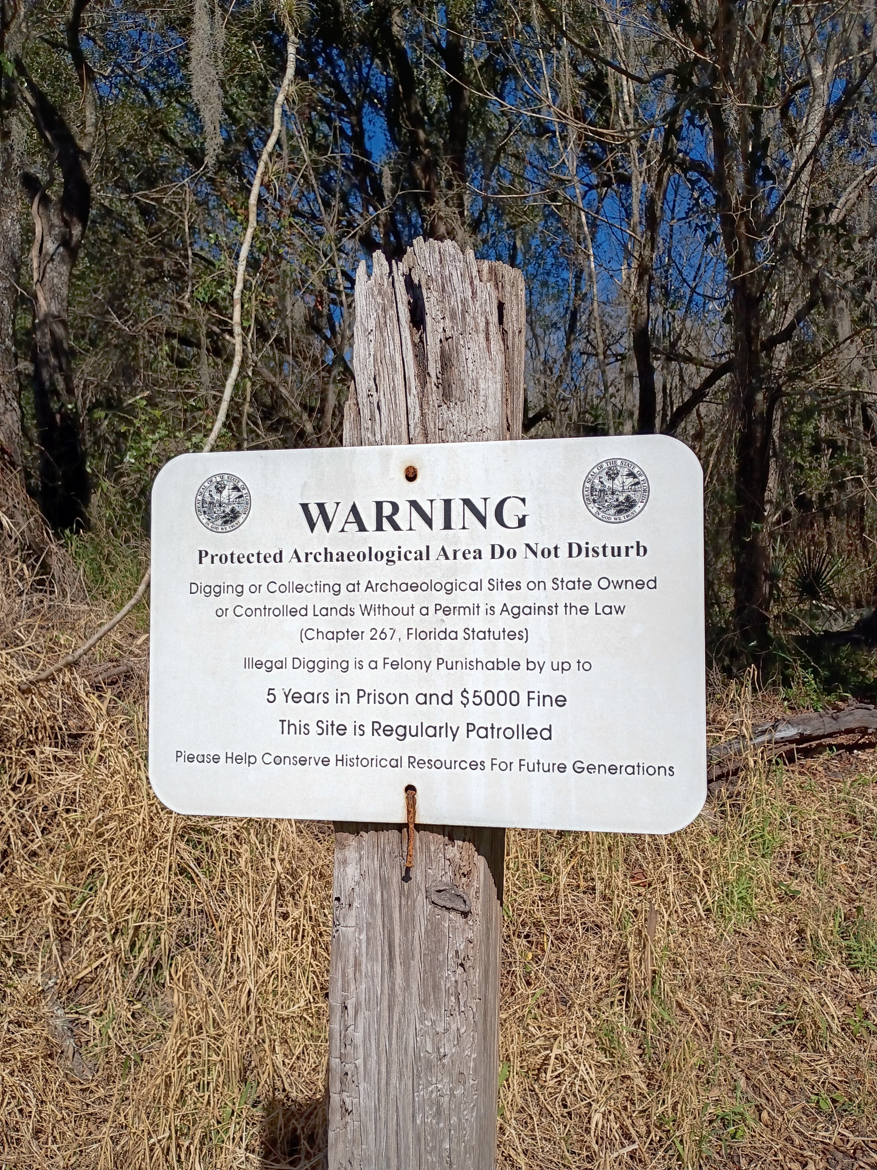 Warning sign at Kissengen Spring archaeological site, Polk County Florida — Protected Archaeological Area Do Not Disturb