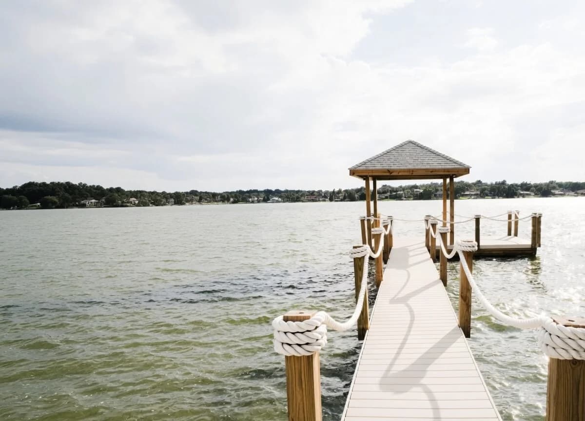 Covered dock with rope railing on a Central Florida lake — Horizon Marine