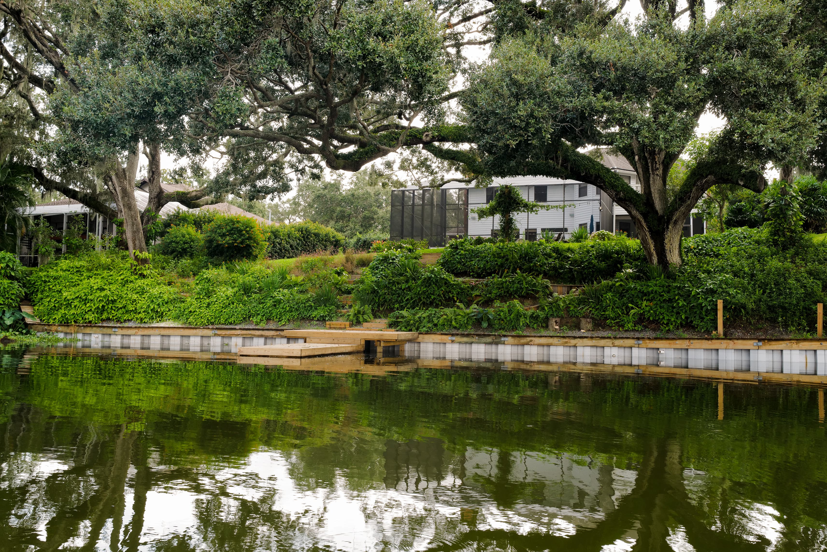 Finished seawall on a Polk County lake — Horizon Marine
