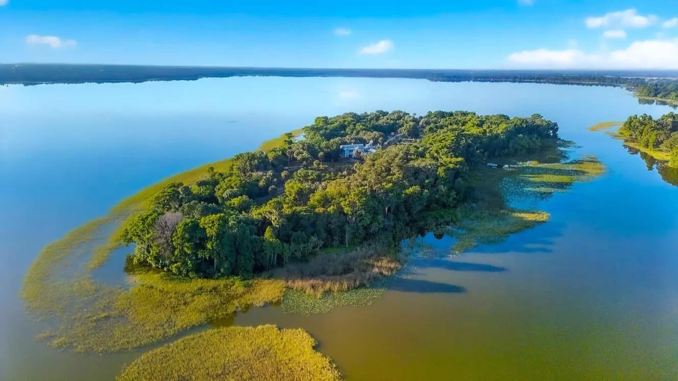 Lake Marion, Haines City: The Island House Built in the Shape of a Celtic Cross