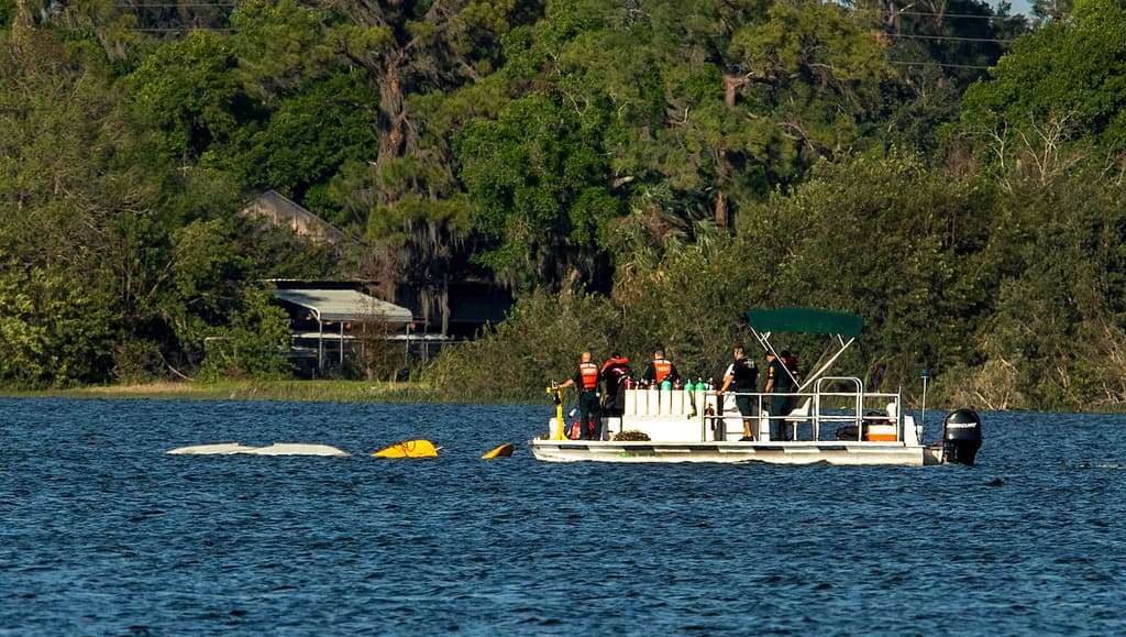 Lake Hartridge, Winter Haven: The Afternoon Two Planes Came Down